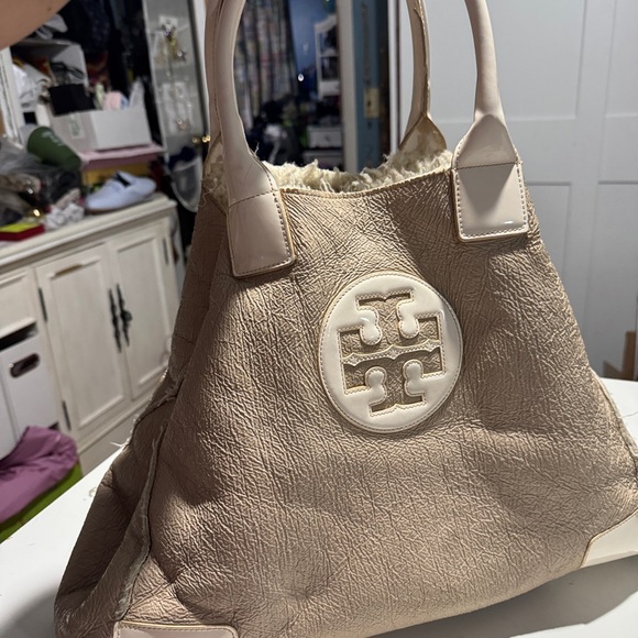 Tory Burch Beige Textured Ella  Tote with shearling - Picture 11 of 11